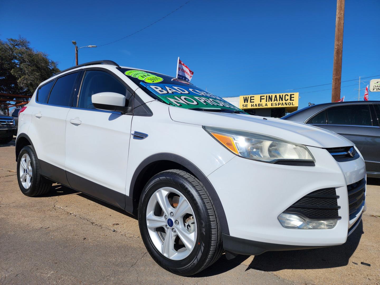 2016 WHITE Ford Escape SE (1FMCU9GX6GU) with an 1.6L L4 DOHC 16V engine, 6-Speed Automatic transmission, located at 2660 S.Garland Avenue, Garland, TX, 75041, (469) 298-3118, 32.885551, -96.655602 - Welcome to DallasAutos4Less, one of the Premier BUY HERE PAY HERE Dealers in the North Dallas Area. We specialize in financing to people with NO CREDIT or BAD CREDIT. We need proof of income, proof of residence, and a ID. Come buy your new car from us today!! This is a Super Clean 2016 FORD ESCAP - Photo#1